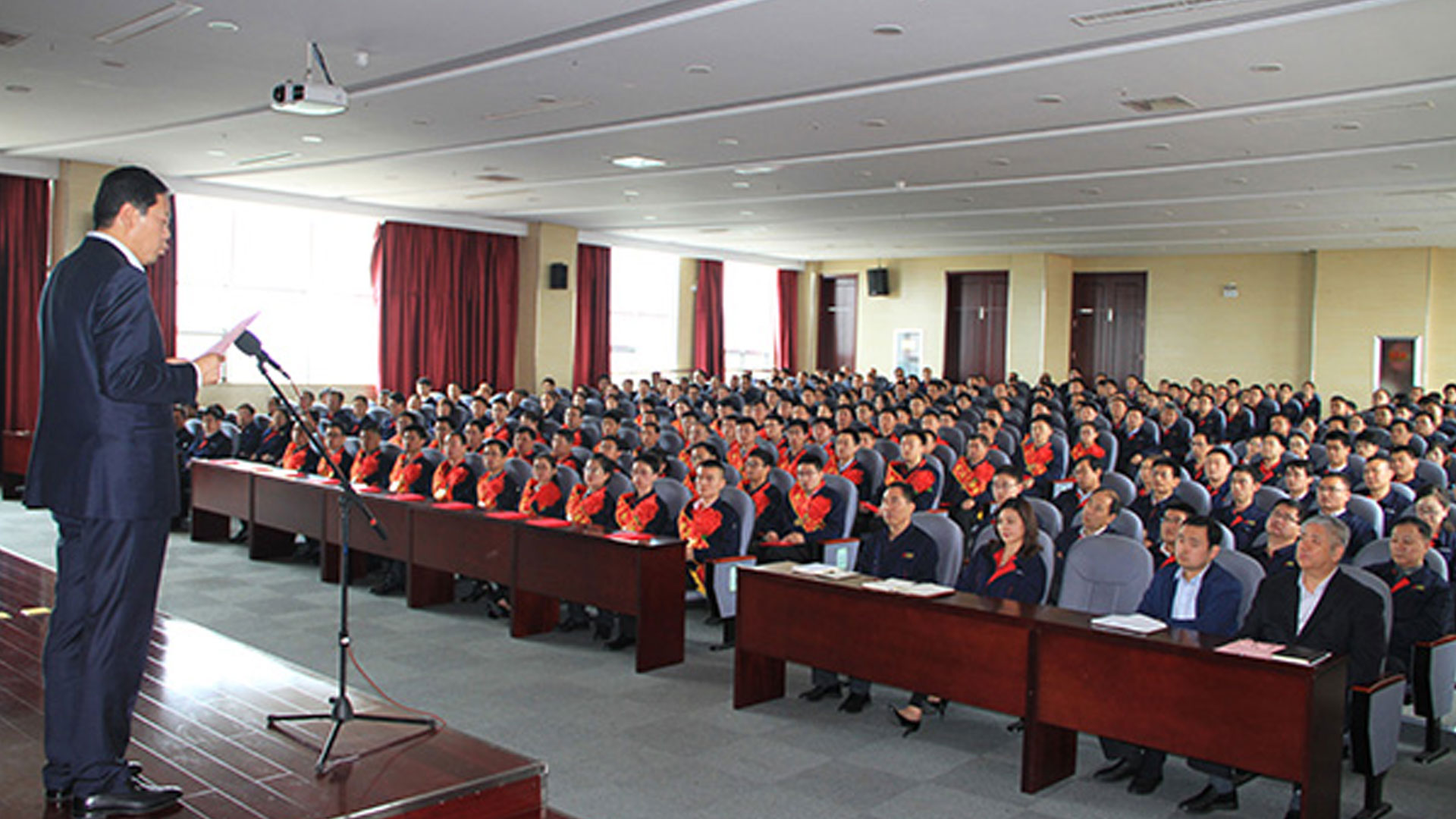 <strong>2018年5月5日，山東浩信集團(tuán)有限公司第八屆“五一”勞動(dòng)模范表彰大會(huì)在集團(tuán)辦公大樓六樓報(bào)告廳隆重舉行。</strong>
